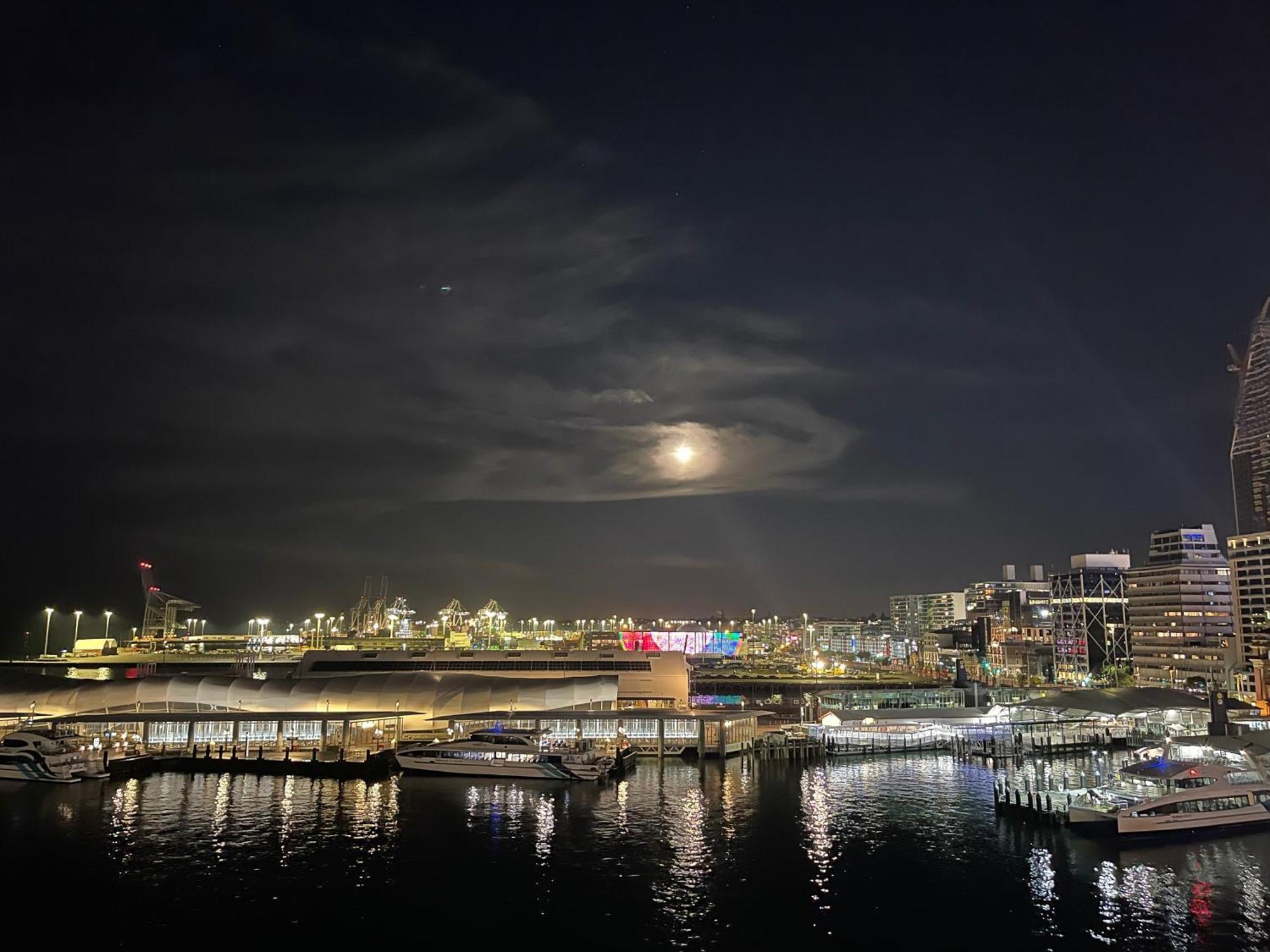 Penthouse Apartment With Stunning Harbour Views โอ๊คแลนด์ ภายนอก รูปภาพ