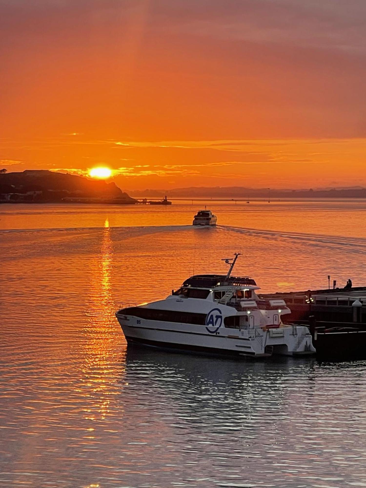 Penthouse Apartment With Stunning Harbour Views โอ๊คแลนด์ ภายนอก รูปภาพ