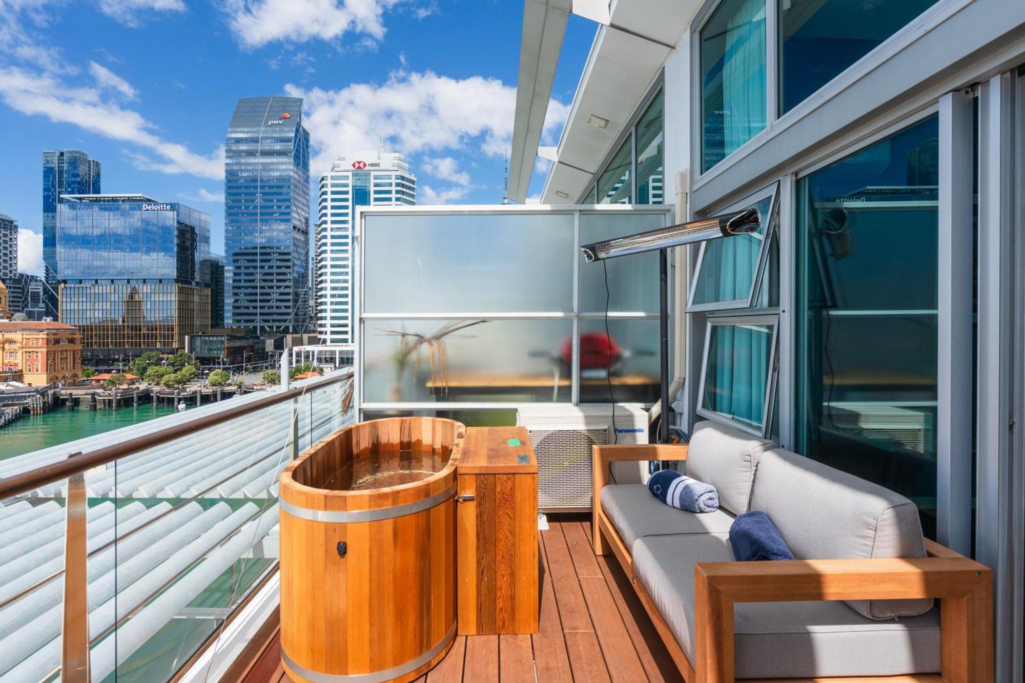 Penthouse Apartment With Stunning Harbour Views โอ๊คแลนด์ ภายนอก รูปภาพ