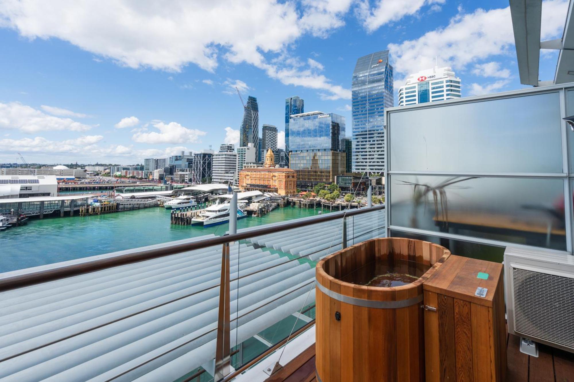 Penthouse Apartment With Stunning Harbour Views โอ๊คแลนด์ ภายนอก รูปภาพ